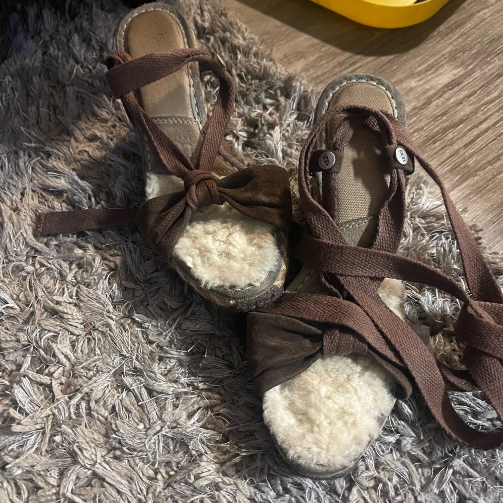 Sandles - Picture 2 of 3